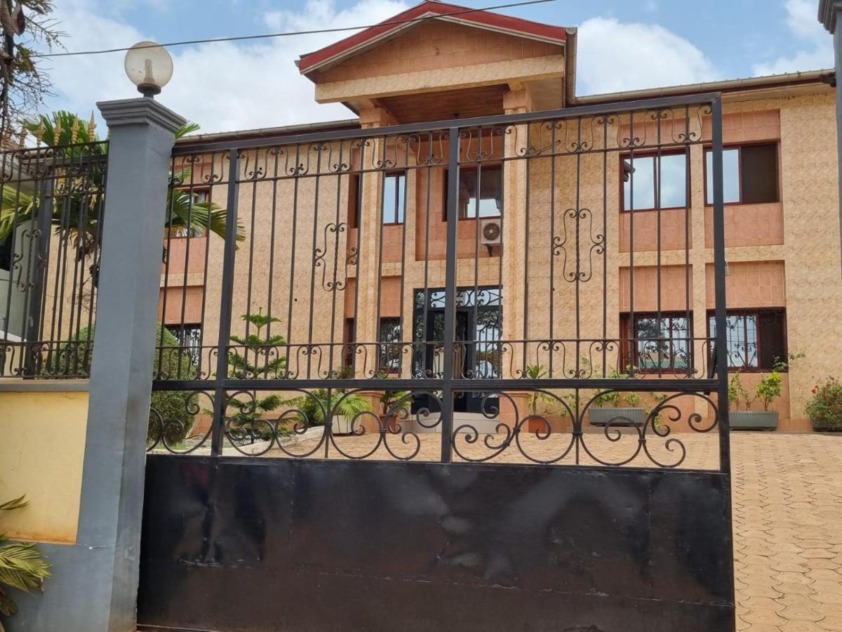 Appart Hotel Mireille Yaoundé Esterno foto