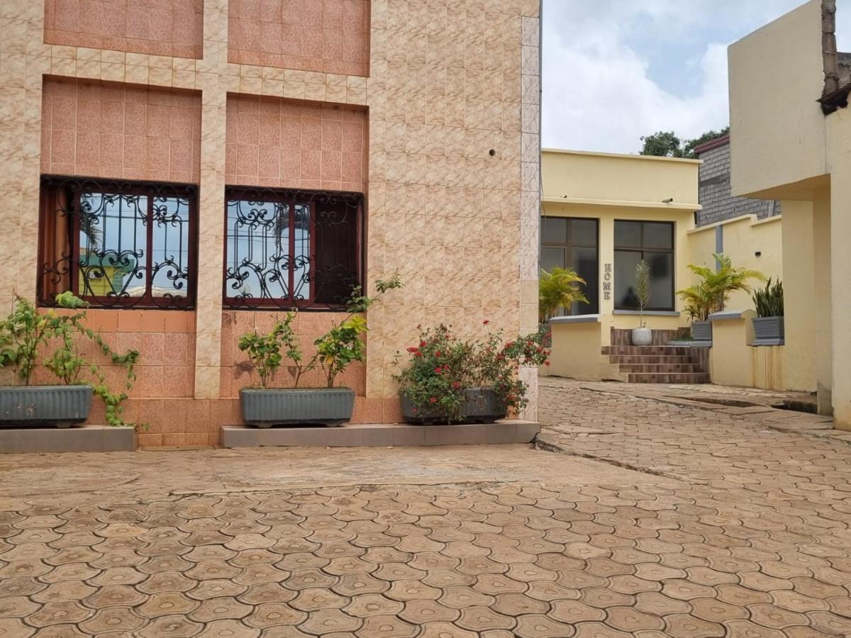 Appart Hotel Mireille Yaoundé Esterno foto