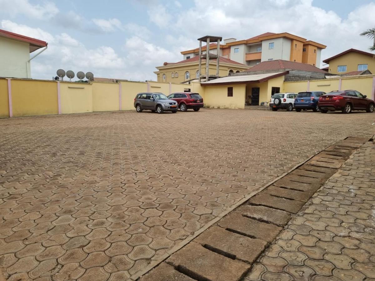 Appart Hotel Mireille Yaoundé Esterno foto