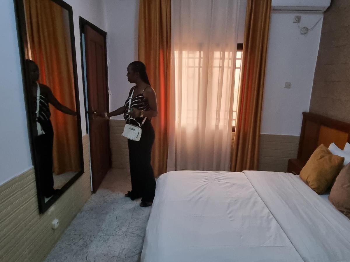 Appart Hotel Mireille Yaoundé Esterno foto