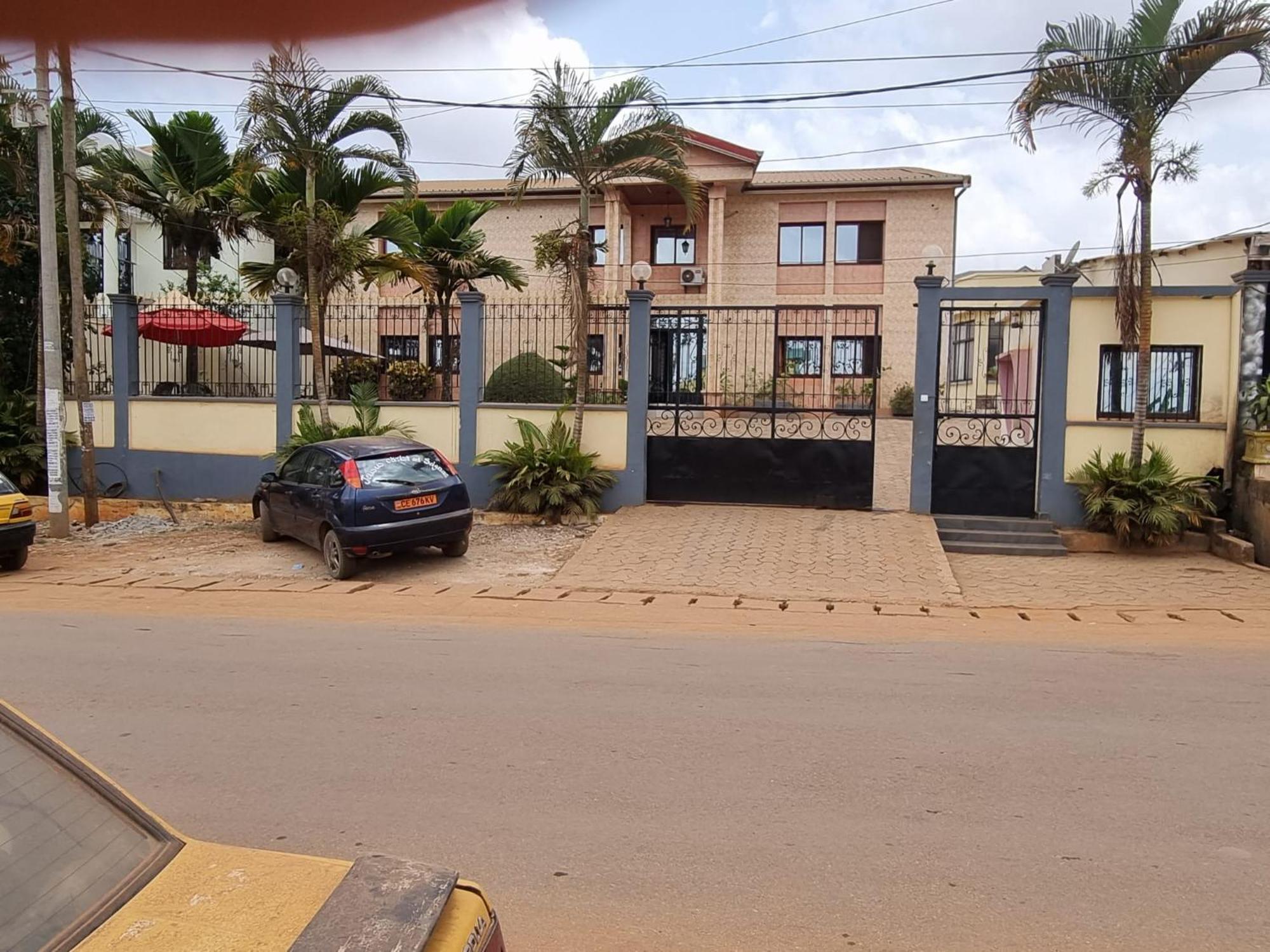 Appart Hotel Mireille Yaoundé Esterno foto