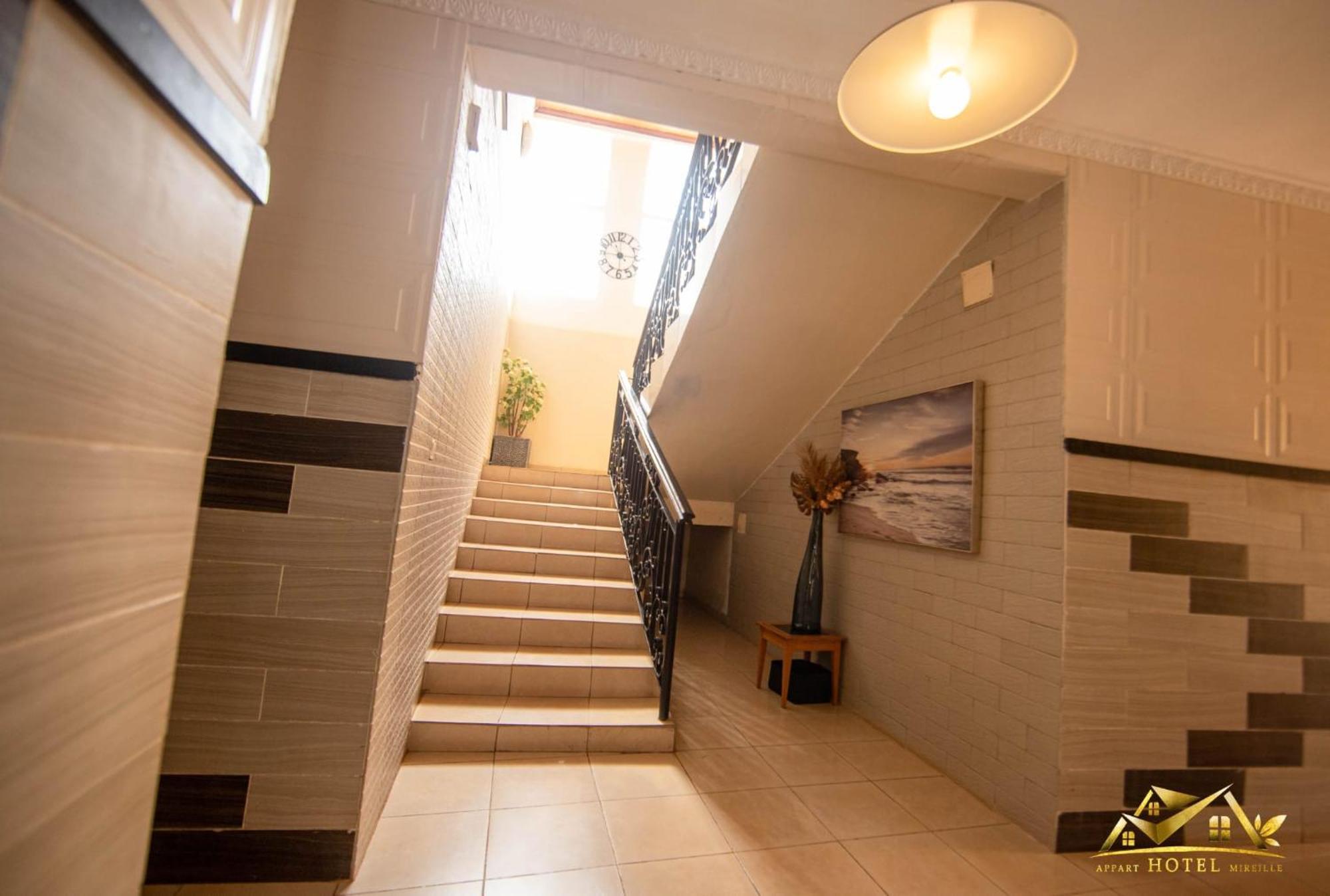 Appart Hotel Mireille Yaoundé Esterno foto